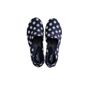 Clarks Cloudsteppers Navy Daisy print. Size 9